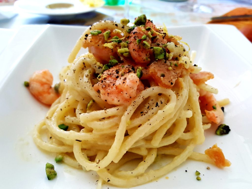 Spaghetti con bottarga e pistacchi di bronte