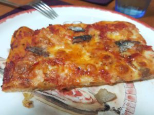 Trancio pizza rossa alici e mozzarella